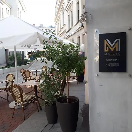 Marzec *